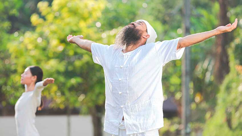 Ejercicios para despertar la Energía con la Respiración del Rugido con Manu Yoga de Vida