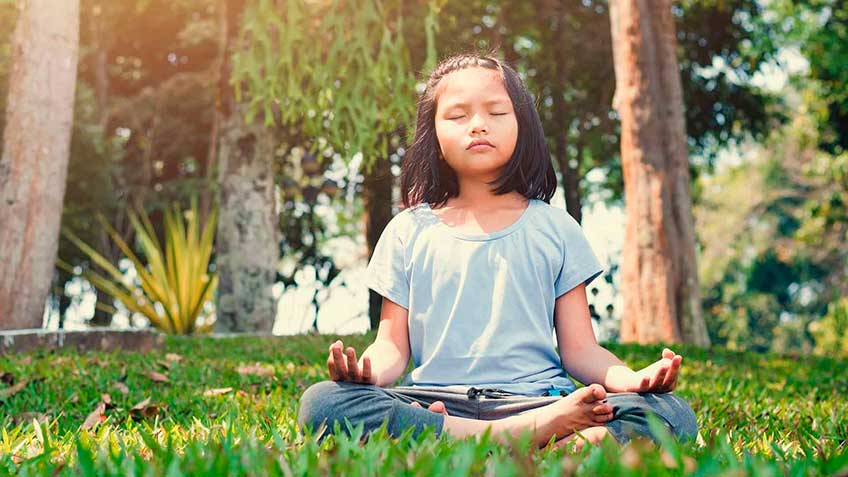 Ejercicios para Despertar la Mente con la Atención en el Cuerpo con Manu Yoga de Vida