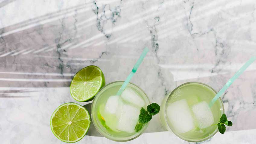 Deliciosa receta de agua de limón